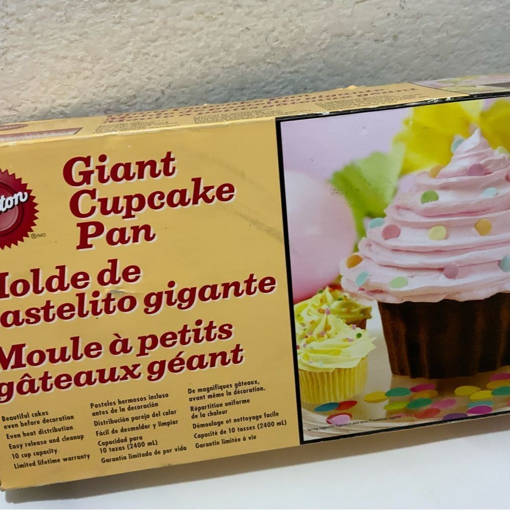 Wilton Giant Cupcake Pan Kitchen Bakeware Non Stick 10 Cup Mold - Picture 4 of 7